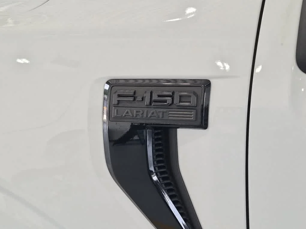 Certified Used 2023 Oxford White Ford LARIAT image 25