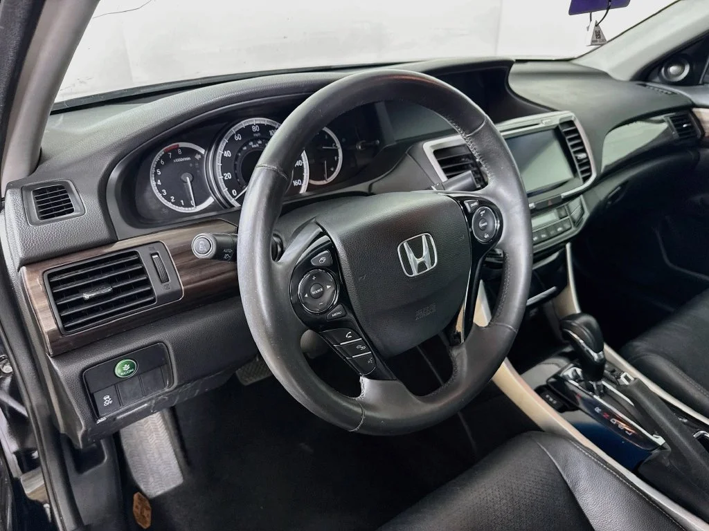Used 2016 Black Honda EX-L image 9