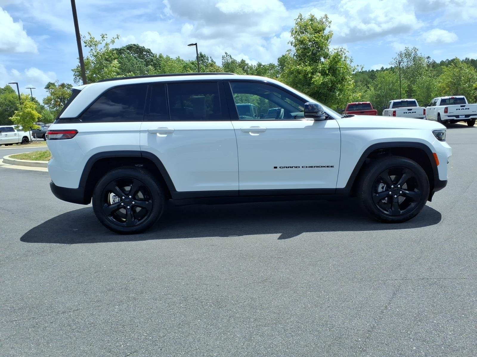 Used 2024 Bright White Clearcoat Jeep Altitude X image 10