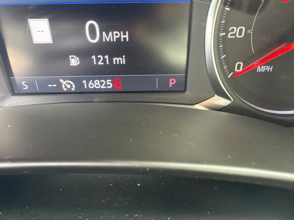 Used 2024 White GMC SLE image 8