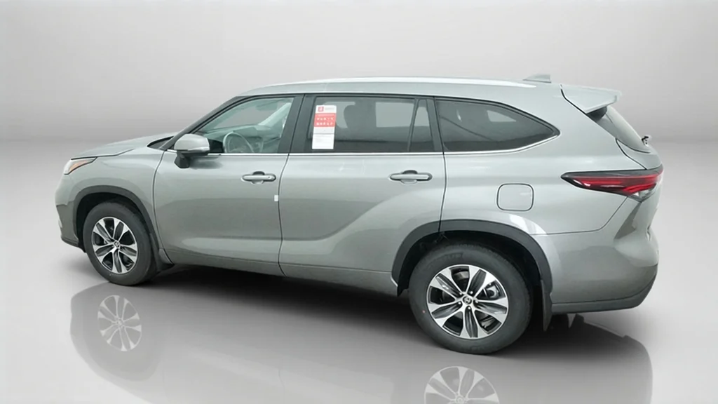 New 2026 Heavy Metal Toyota XLE image 15