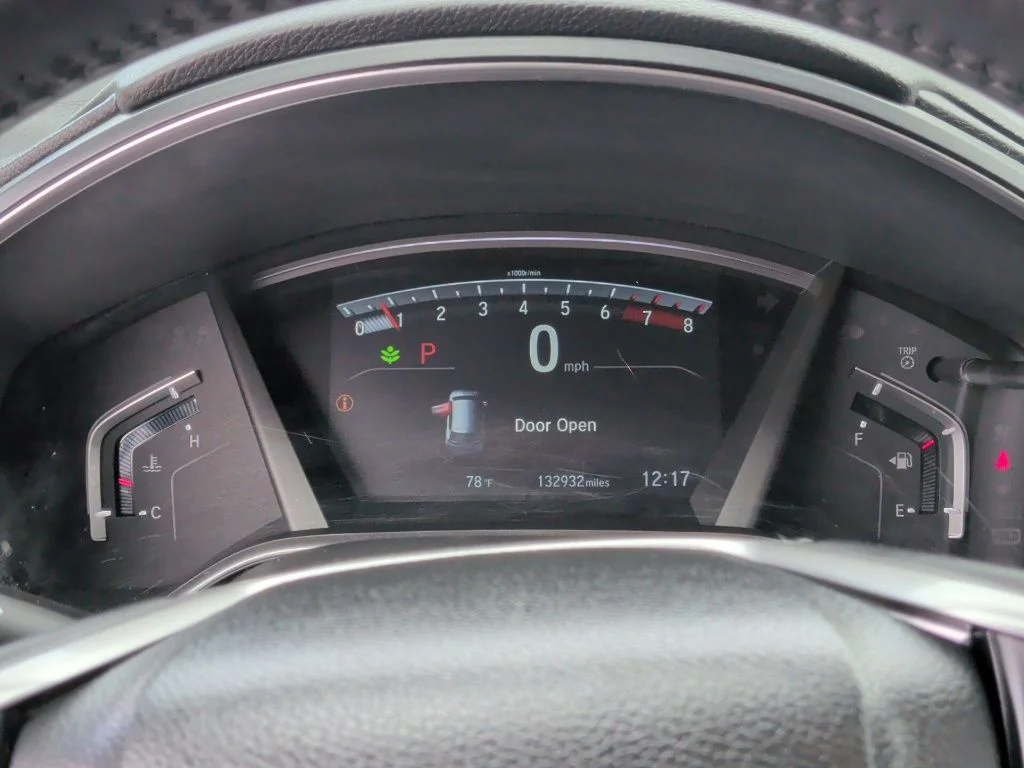 Used 2018 Lunar Silver Metallic Honda Touring image 18