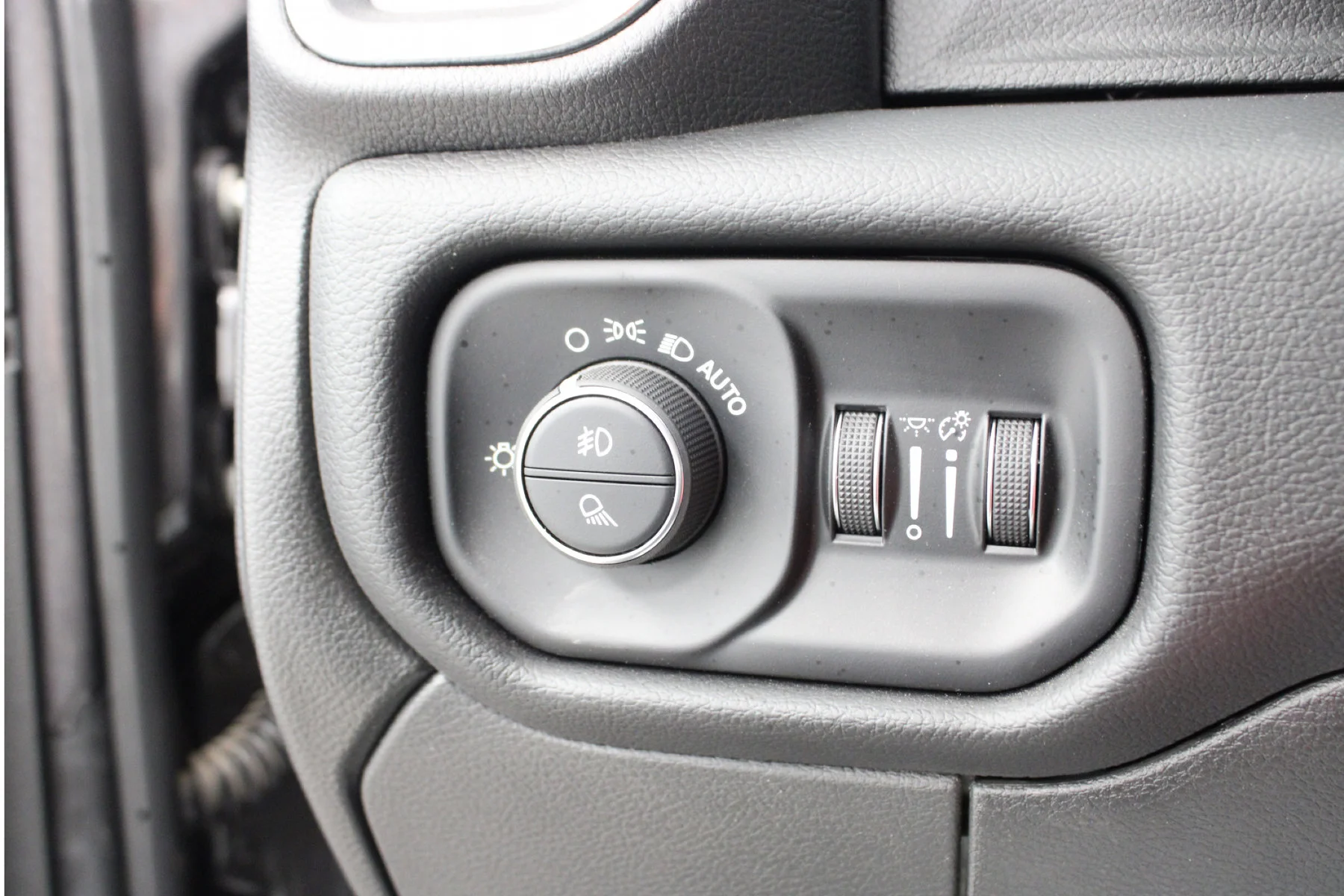 2025 RAM 2500 Laramie - Photo 12