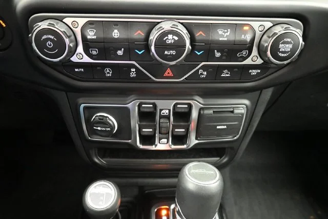 Used 2023 Black Clearcoat Jeep High Altitude image 32
