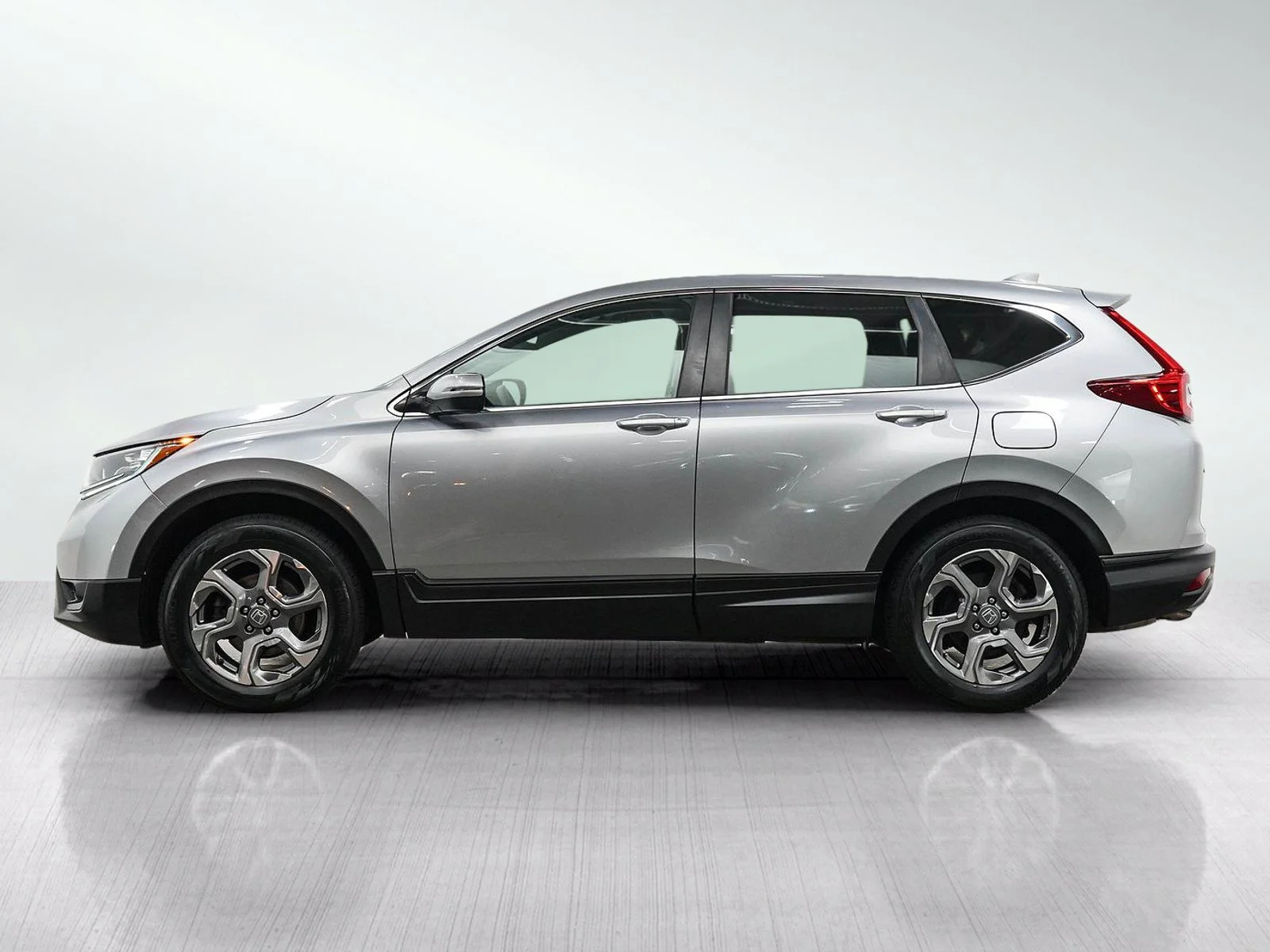 Used 2019 Honda CR-V EX with VIN 2HKRW2H57KH673925 for sale in Wayzata, Minnesota