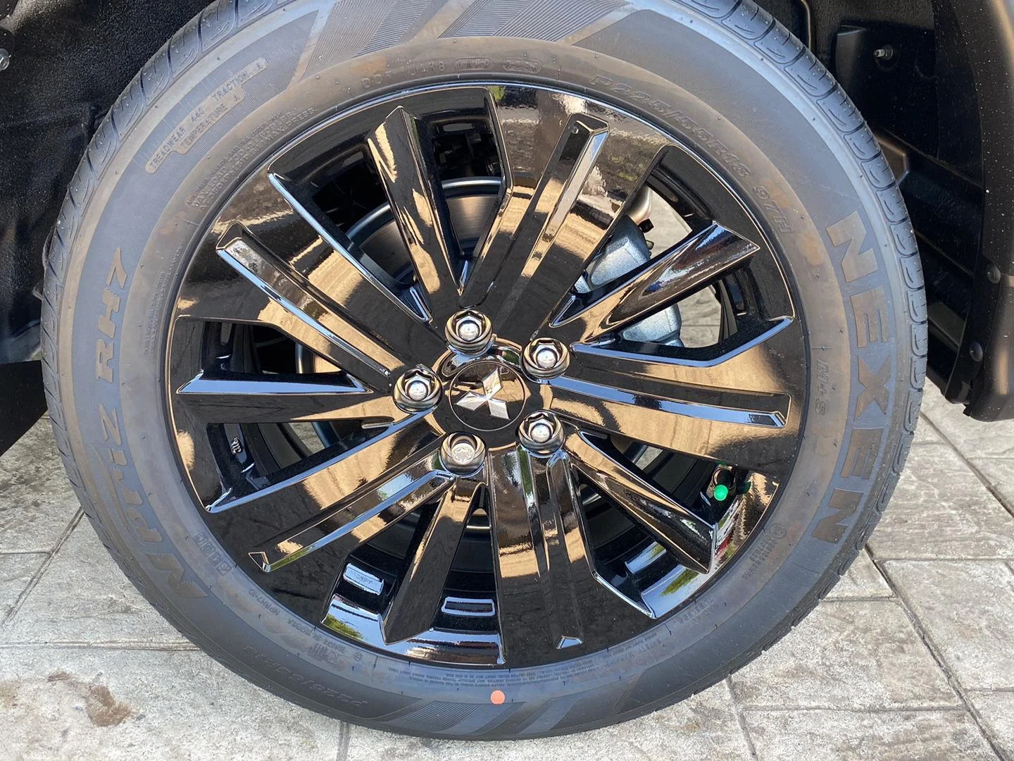 New 2026 White Diamond Mitsubishi LE image 11