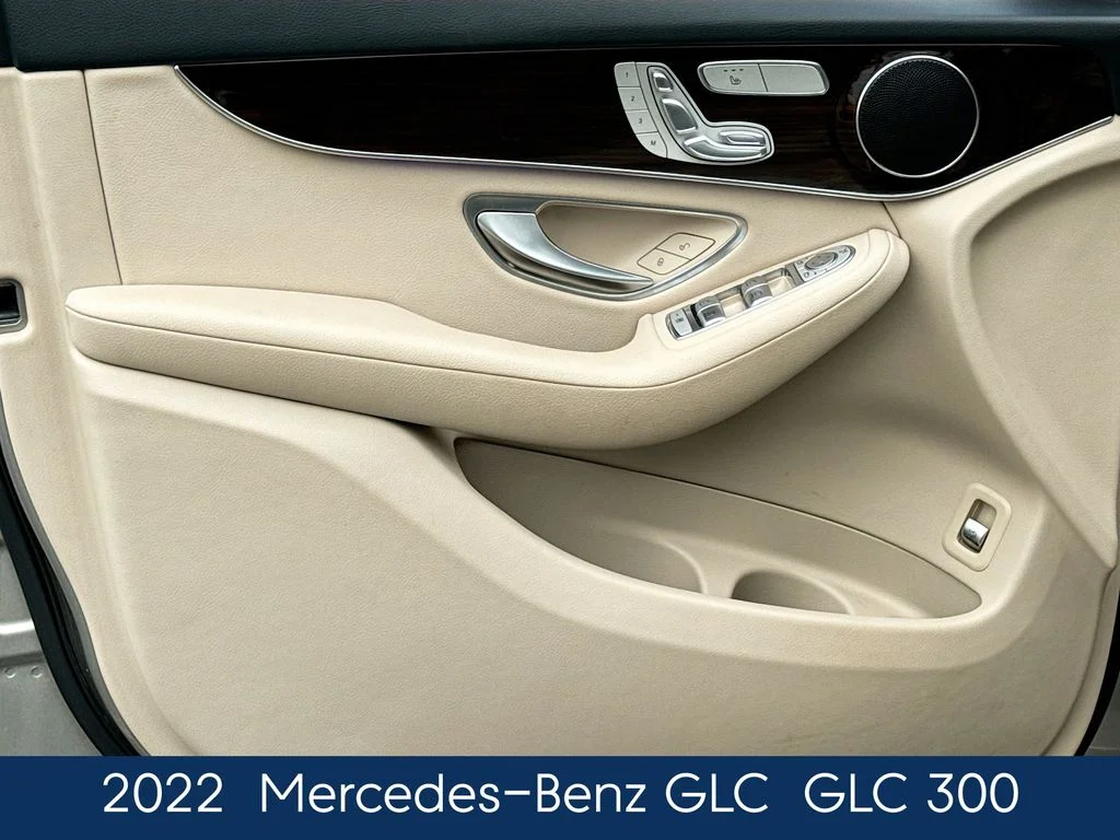Used 2022  Mercedes-Benz GLC 300 image 16