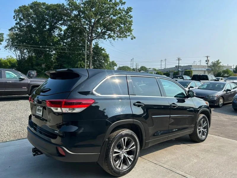Used 2018 Black Toyota LE Sport Utility 4D image 11