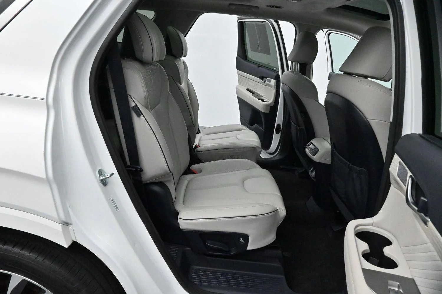 Used 2024 Hyper White Hyundai Calligraphy image 38