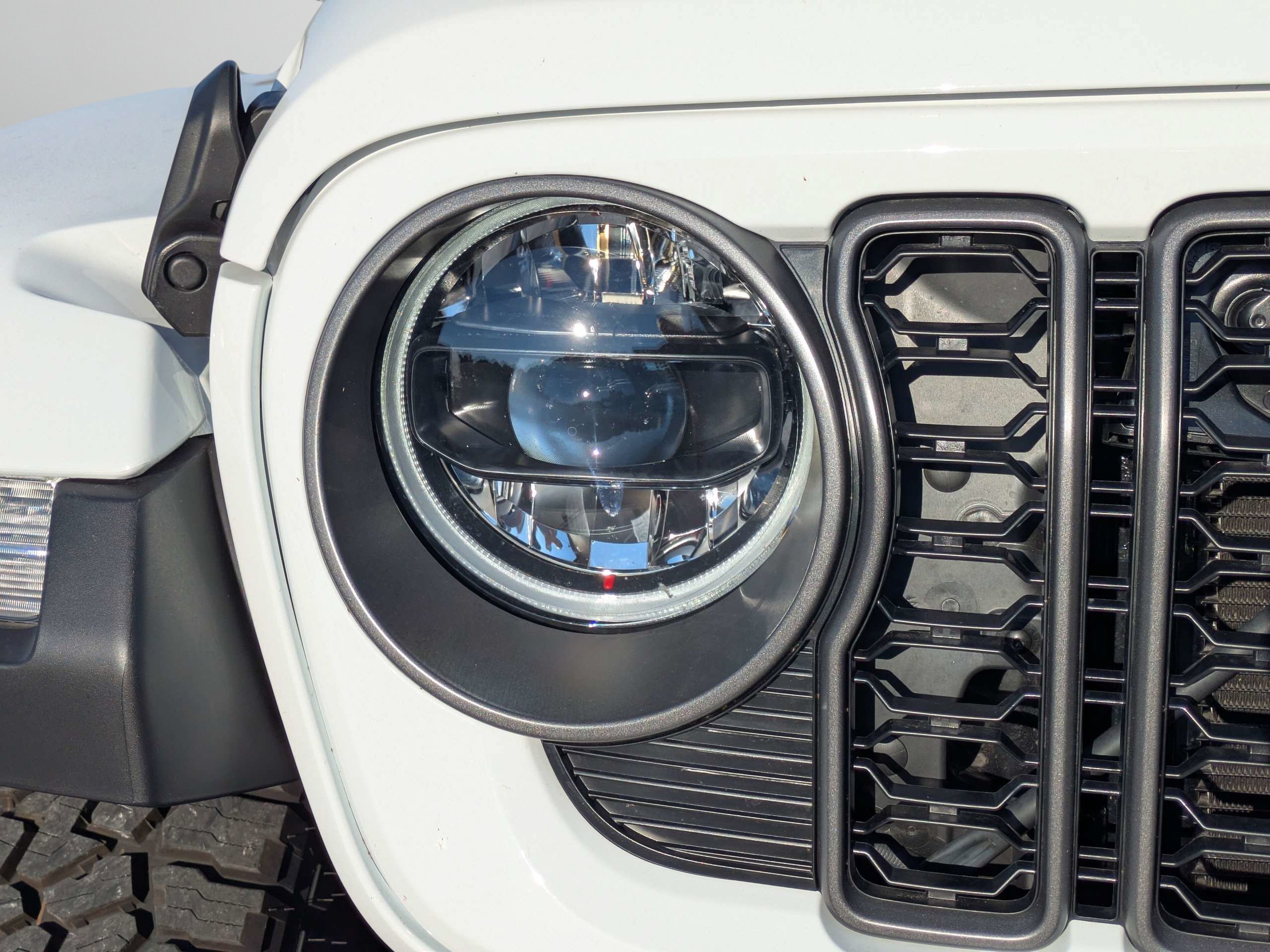 Used 2026 Bright White Clearcoat Jeep Mojave X image 29