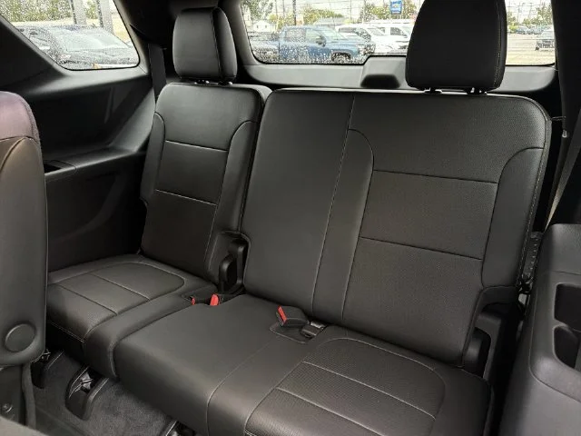 Used 2023 Black Chevrolet Premier image 33