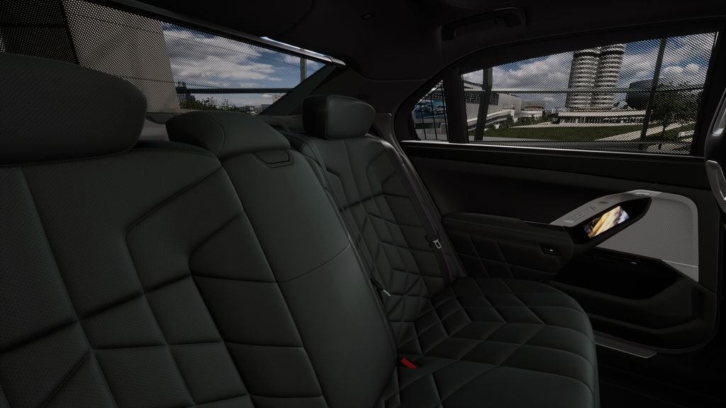 2026 BMW 7 Series 750e - Photo 42