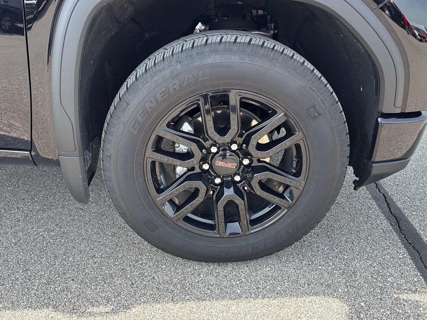 Used 2025 Onyx Black GMC Elevation image 12