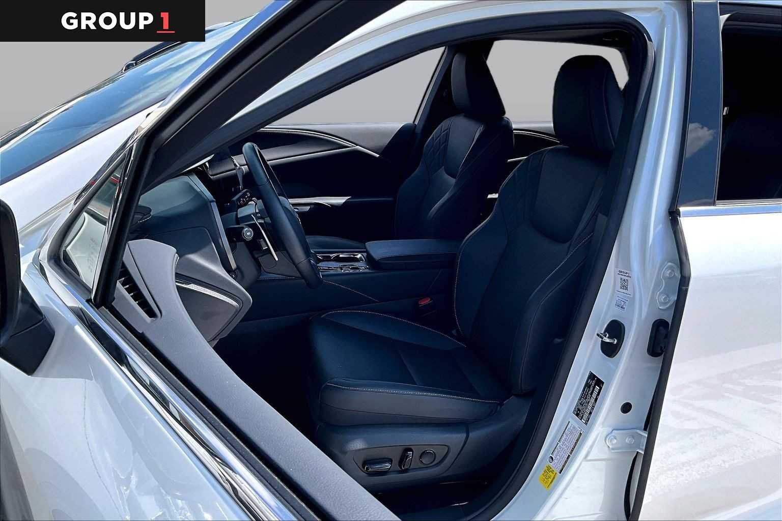 Used 2026 Eminent White Pearl Lexus Premium image 7