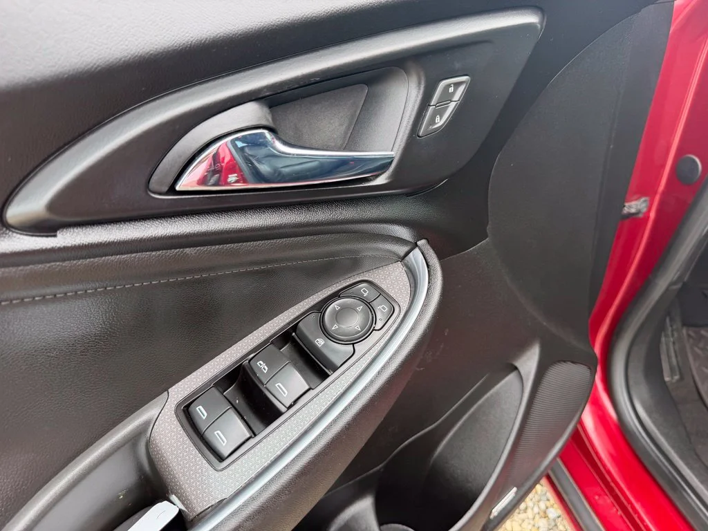 Used 2018 Red Chevrolet LT image 10
