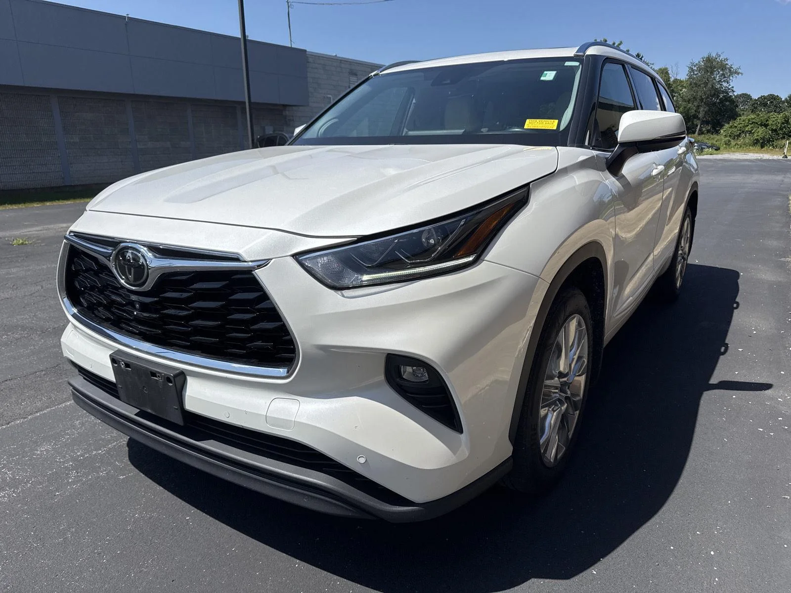 Used 2021 Blizzard Pearl Toyota Limited image 3