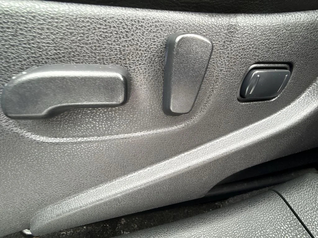 Used 2013 Black Nissan SL image 12