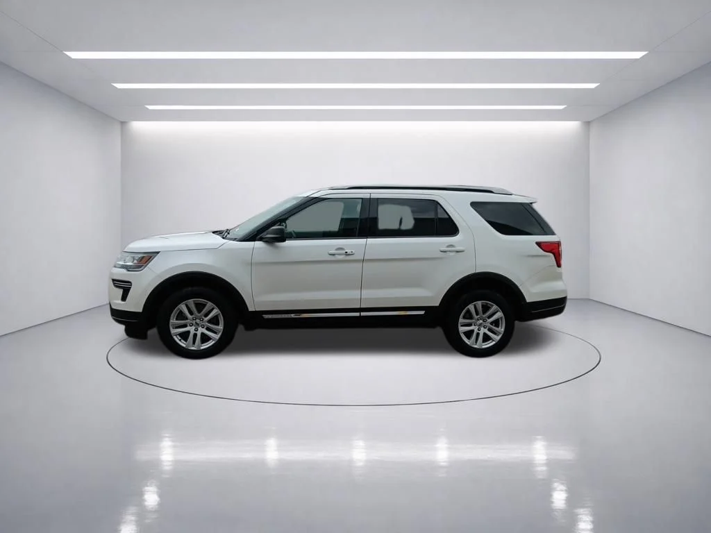 Used 2019 White Platinum Metallic Tri-Coat Ford XLT image 4