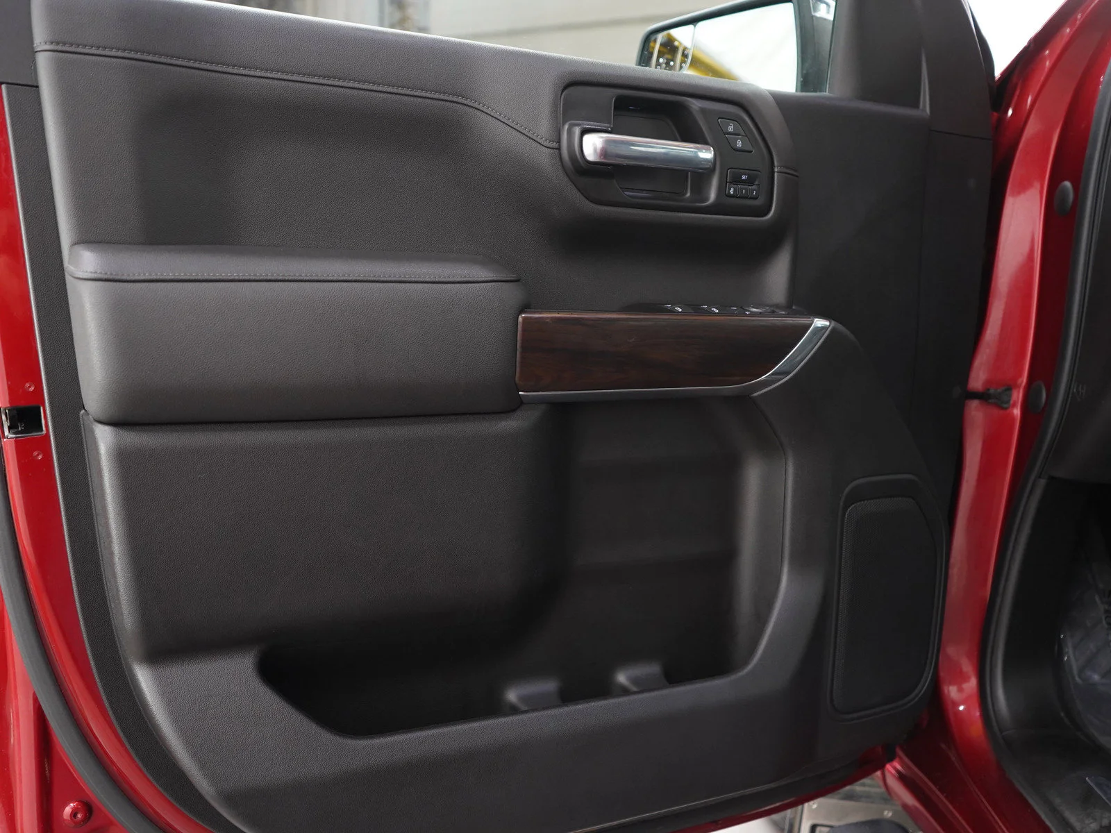 Used 2022 Cayenne Red GMC SLT image 19