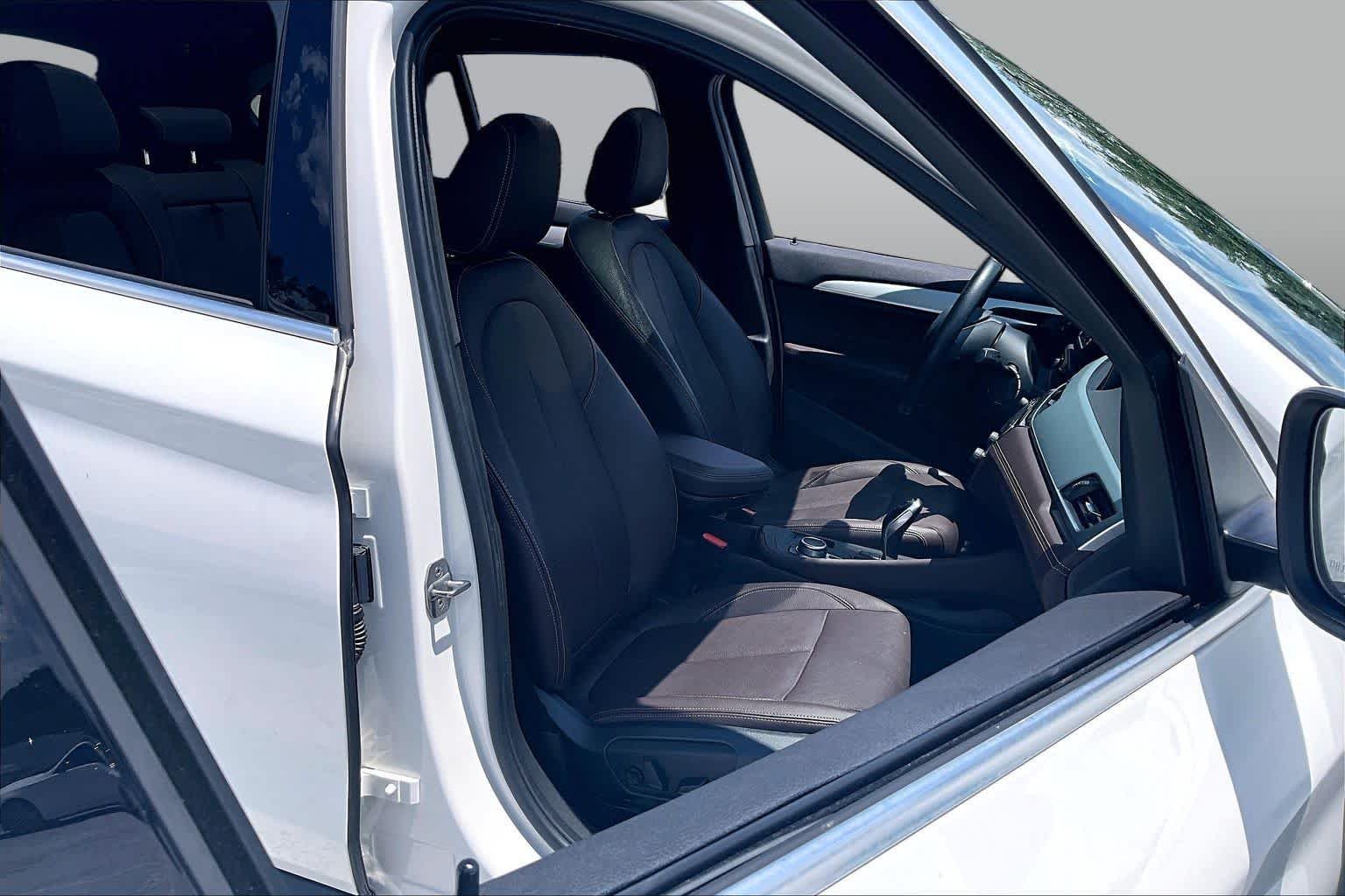 Used 2021 Alpine White BMW sDrive28i image 9