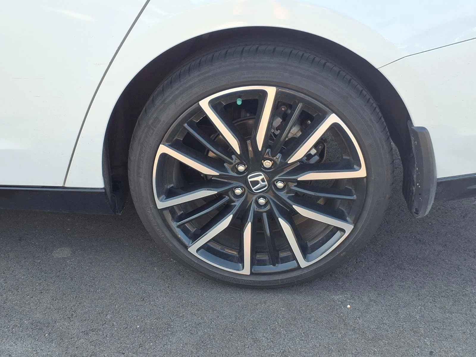 Used 2023 Platinum White Pearl Honda Touring image 19