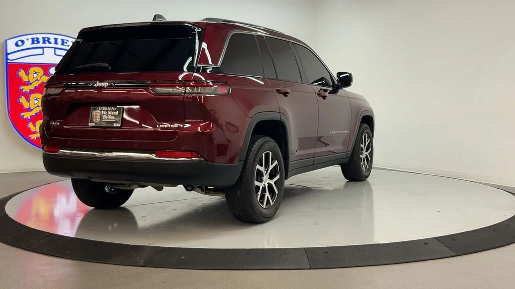 Used 2025 Velvet Jeep Limited image 5