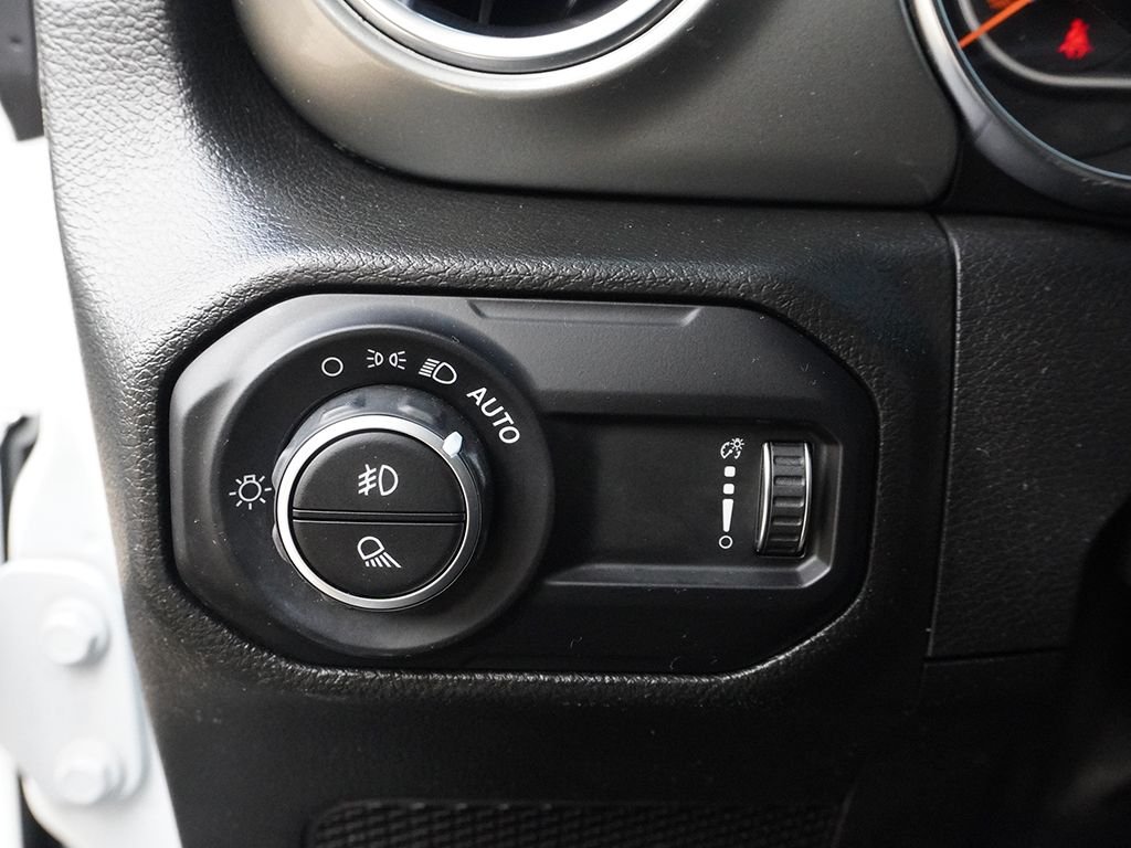 Used 2023 White Jeep Overland image 32