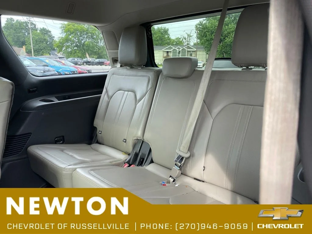 Used 2018 White Ford Limited image 13