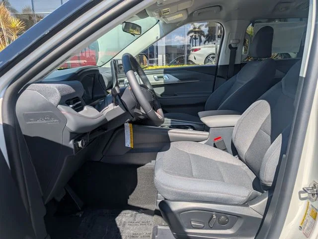 New 2026 Star White Metallic Tri-Coat Ford Active image 5