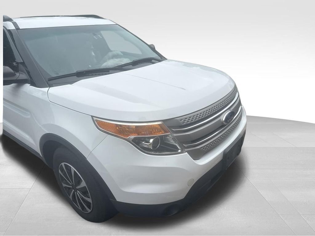 Used 2013 White Ford Base image 22