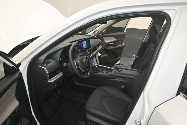 New 2026 Wind Chill Pearl Toyota Limited image 4