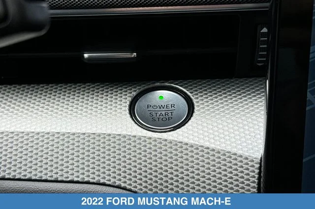 Used 2022 Black Ford Select image 25