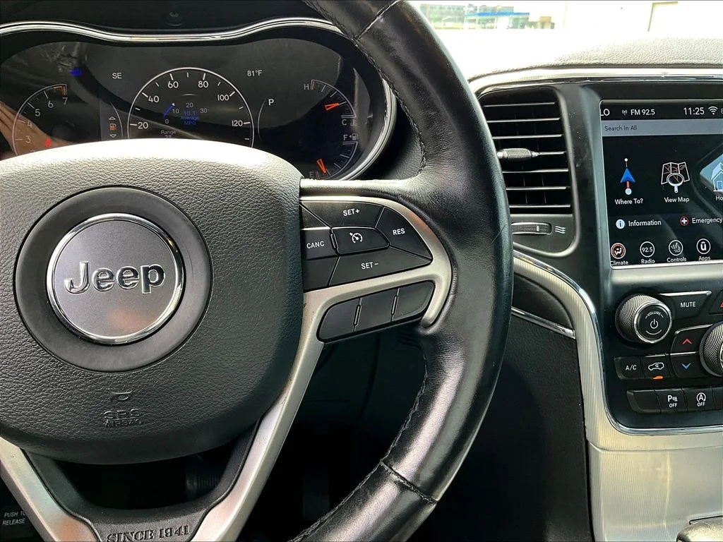 Used 2018 Crystal Metallic Jeep Limited image 14