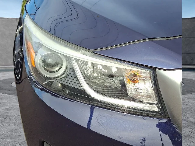 Used 2018 Blue Kia LX image 9
