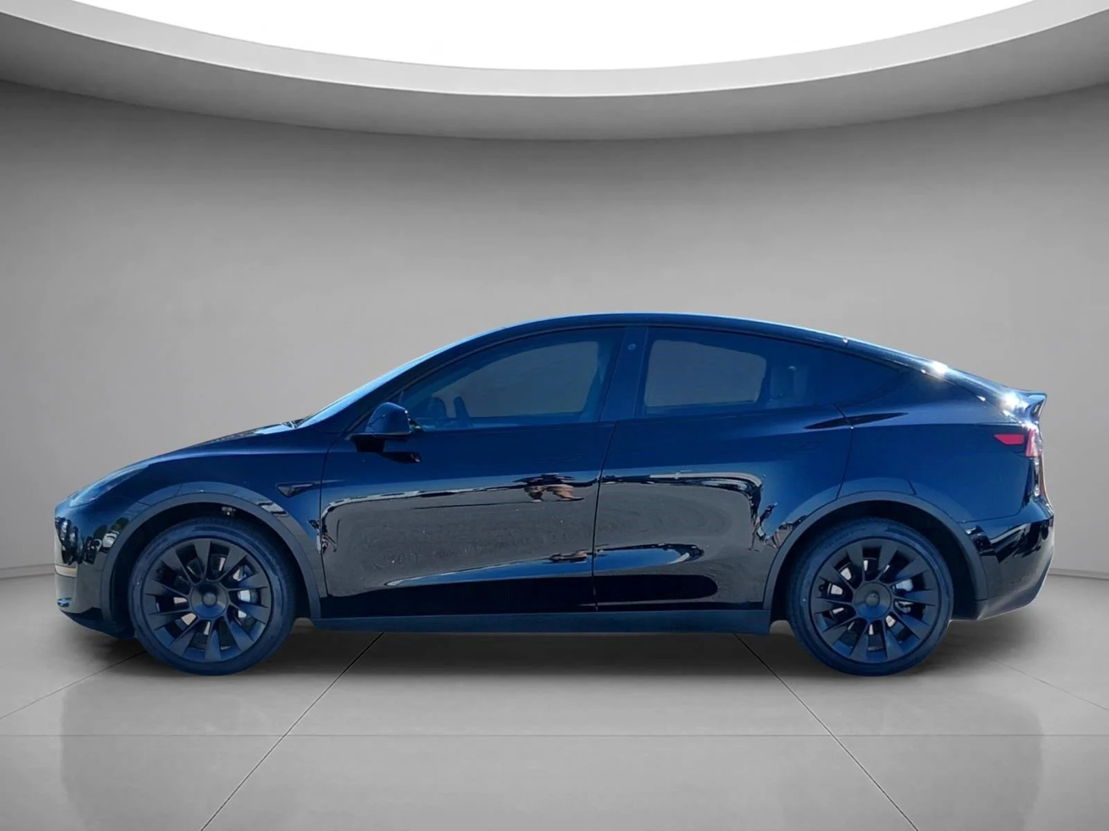 Used 2023  Tesla Long Range image 2