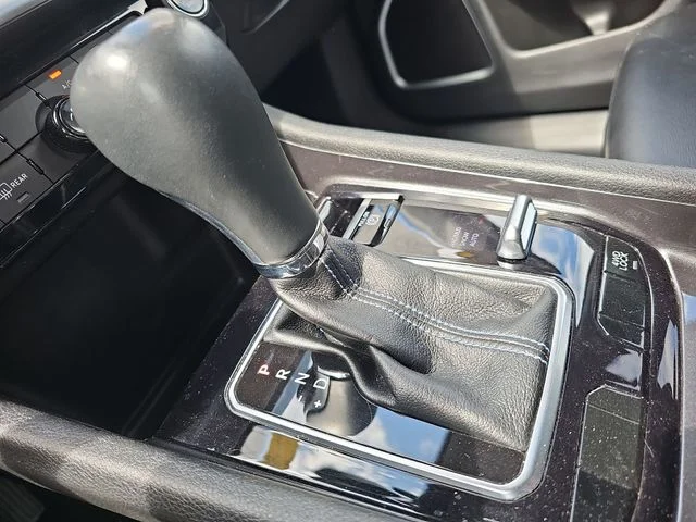 Used 2022 Red Jeep Latitude image 17