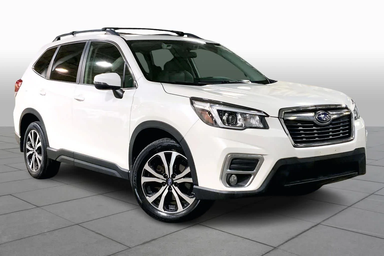 Used 2019 Crystal White Pearl Subaru Limited image 4