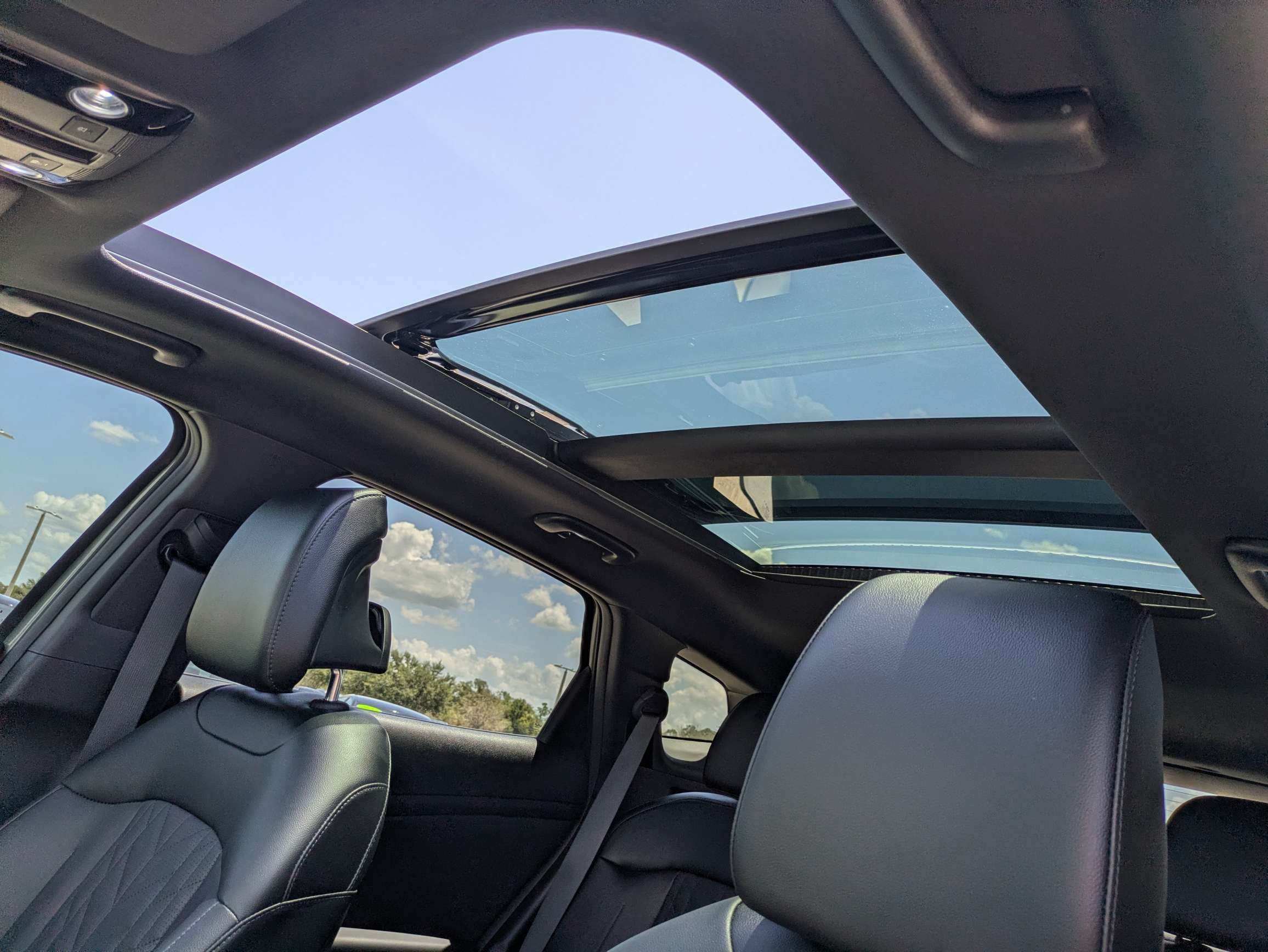 Certified Used 2024 Jungle Green Kia X-Line image 24
