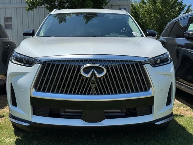 New 2026 Radiant White INFINITI LUXE image 2