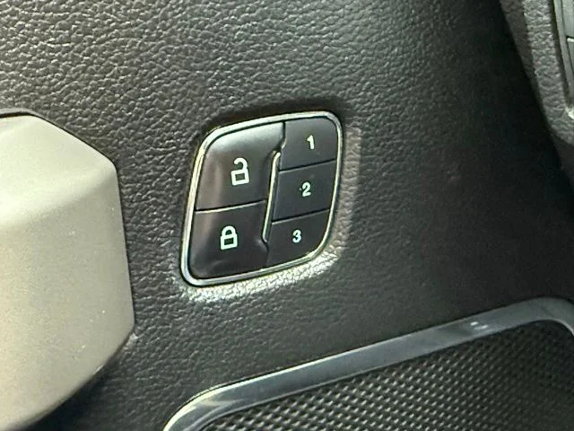Used 2016 Magnetic Metallic Ford Lariat image 20