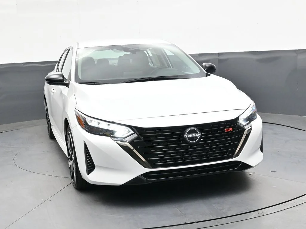 Used 2025 White Nissan SR image 13