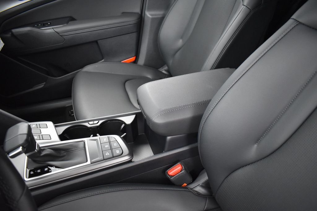New 2026 Glacial White Pearl Kia EX image 10