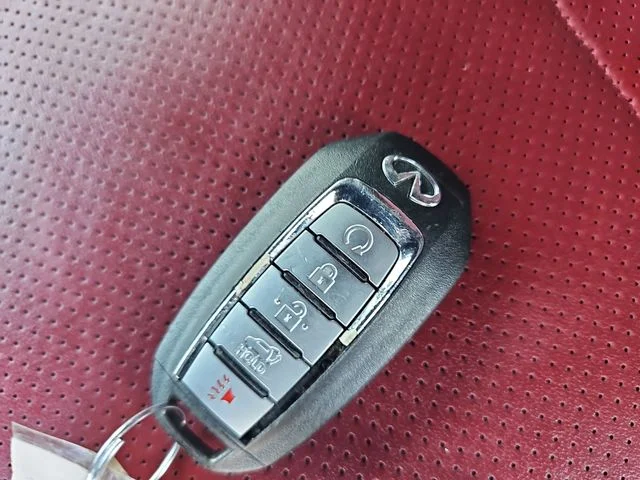 Used 2025 White INFINITI SPORT image 35