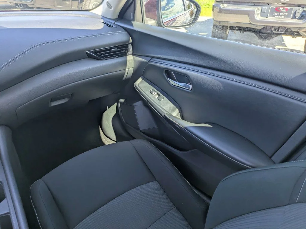 Used 2025  Nissan SV image 16