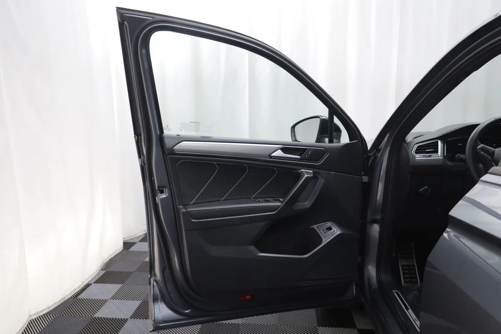Used 2023 Platinum Gray Metallic Volkswagen 2.0T SE R-Line Black image 4