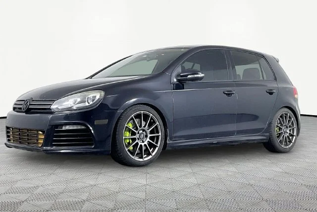 Used 2013  Volkswagen R image 1