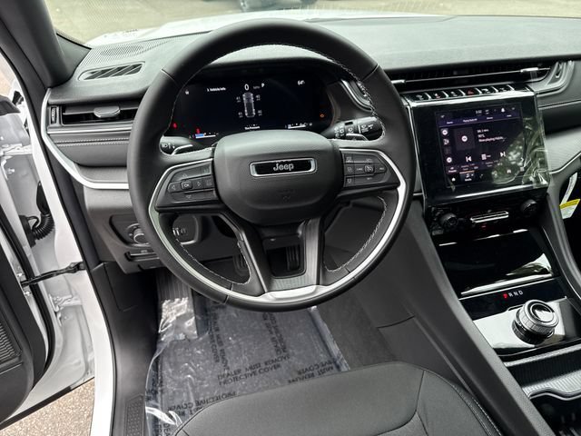 New 2026 Bright White Clear-Coat Exterior Paint Jeep Laredo image 17