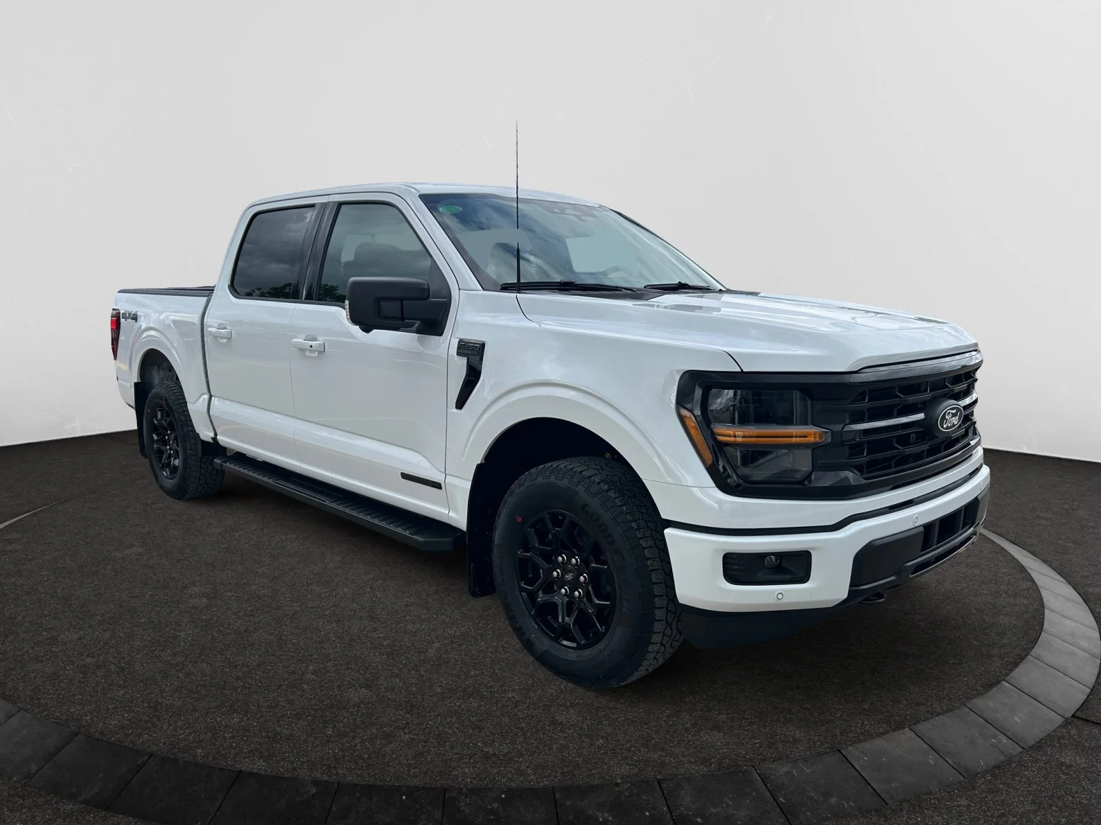 New 2026 Oxford White Ford XLT image 7