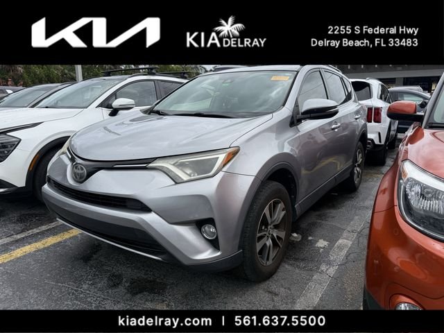 Used 2018 Silver Toyota XLE image 9