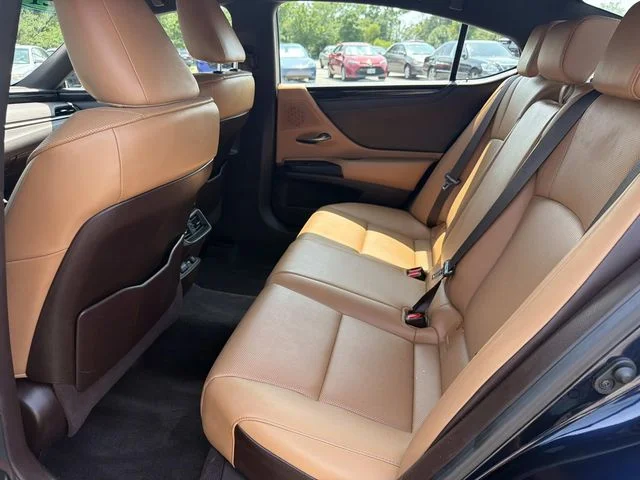 Used 2021  Lexus 350 image 23